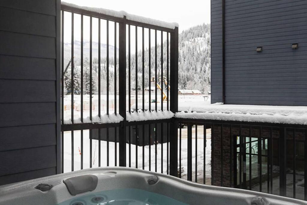 Tally Ho By Revelstoke Vacations Exterior photo